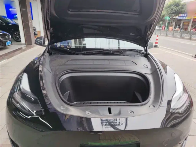 Tesla Model Y — Фото автомобиля 19