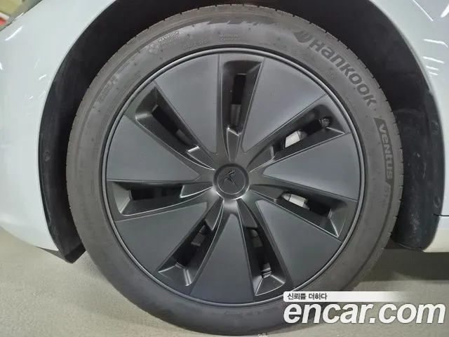 Tesla Model 3 — Фото автомобиля 6