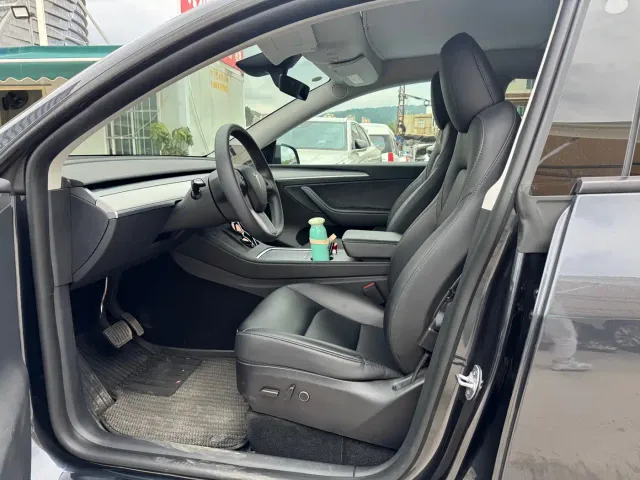 Tesla Model Y — Фото автомобиля 5
