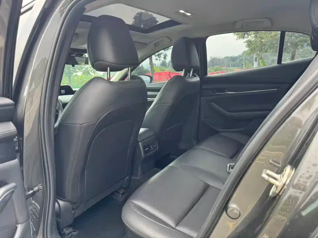 Mazda Axela — Фото автомобиля 6