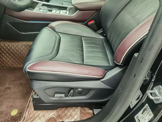 Ford Explorer — Фото автомобиля 20