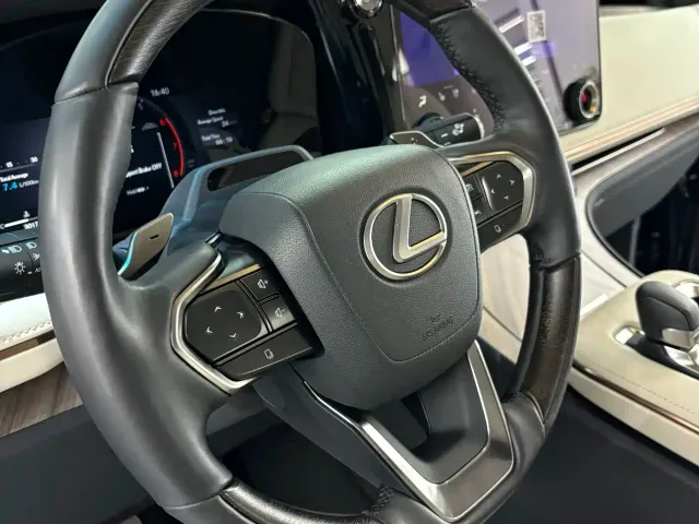 Lexus LM — Фото автомобиля 8