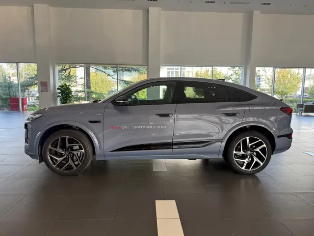 Audi Audi Q6L Sportback e-tron 2025 Pioneer Navigation Edition — Фото автомобиля 3