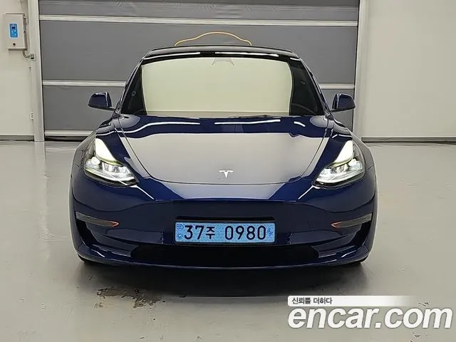 Tesla Model 3 — Фото автомобиля 3