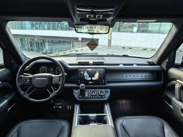 Land Rover Defender — Фото автомобиля 3