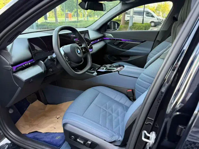BMW i5 — Фото автомобиля 8