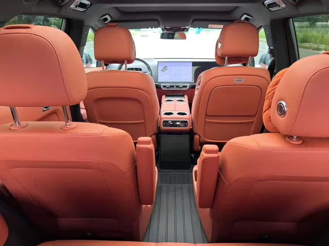 Li Auto L8 — Фото автомобиля 14