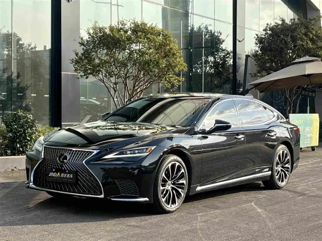 Фотография автомобиля — Lexus LS