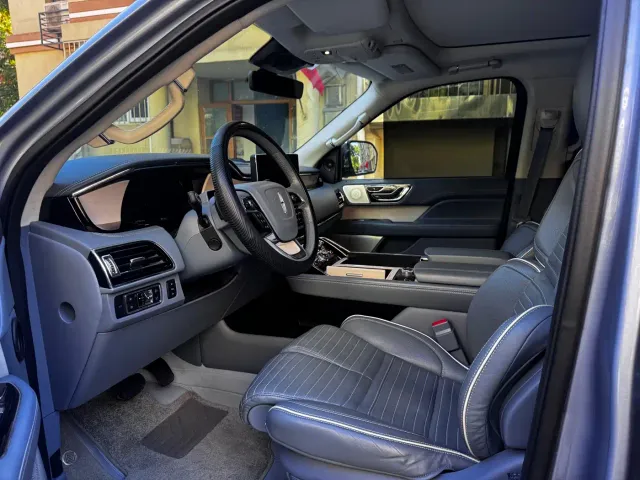 Lincoln Navigator — Фото автомобиля 4