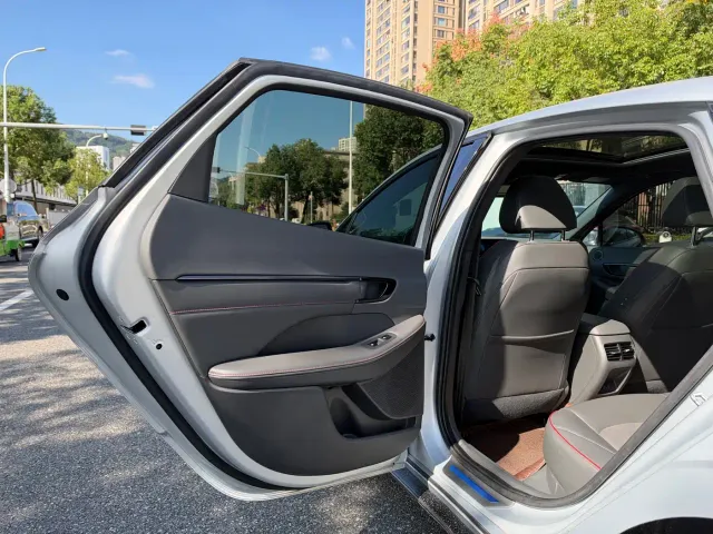 Hyundai Sonata — Фото автомобиля 11