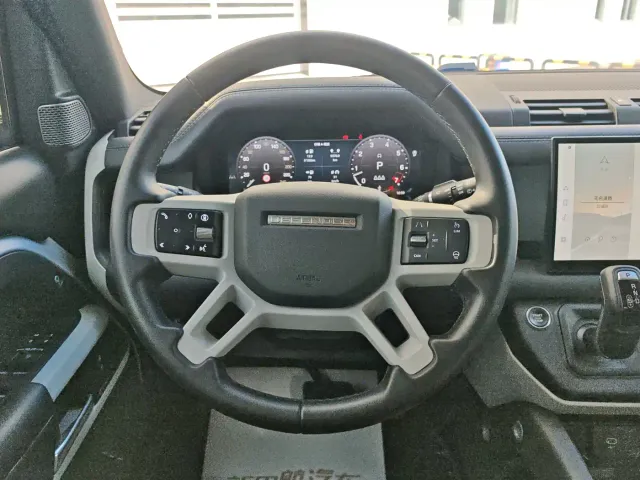 Land Rover Defender — Фото автомобиля 16