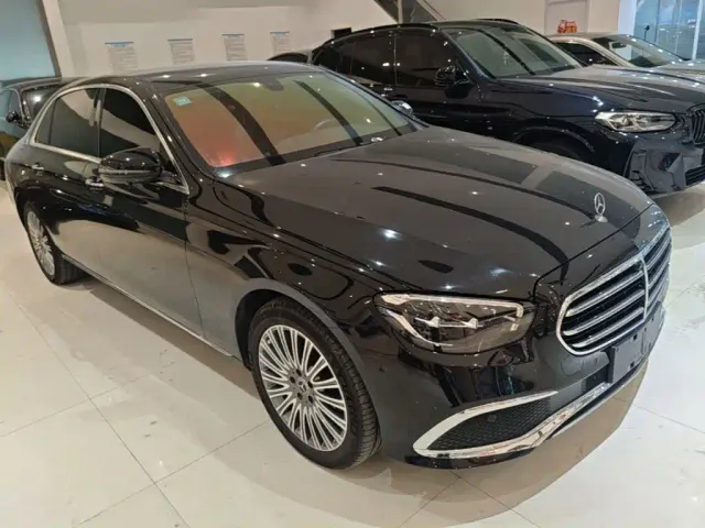 Mercedes-Benz E-Class — Фото автомобиля 3