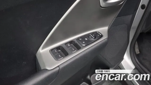 Kia Niro — Фото автомобиля 27