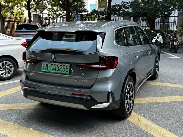 BMW iX1 — Фото автомобиля 6