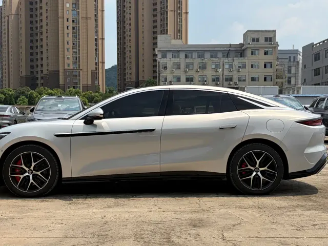 BYD Han L — Фото автомобиля 8