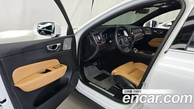 Вольво XC60 — Фото автомобиля 10