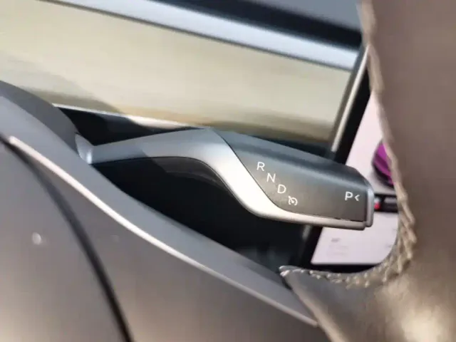 Tesla Model Y — Фото автомобиля 13
