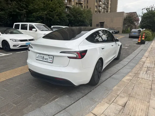 Tesla Model 3 — Фото автомобиля 6
