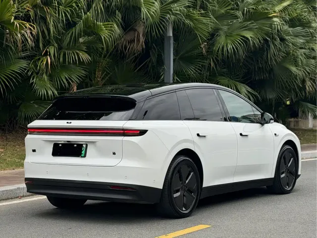 Li Auto i6 — Фото автомобиля 16