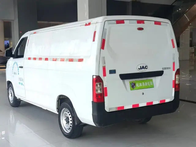 JAC Motors Blue Cat — Фото автомобиля 6