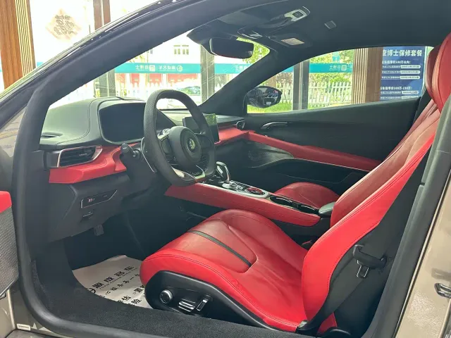 Lotus Emira — Фото автомобиля 8