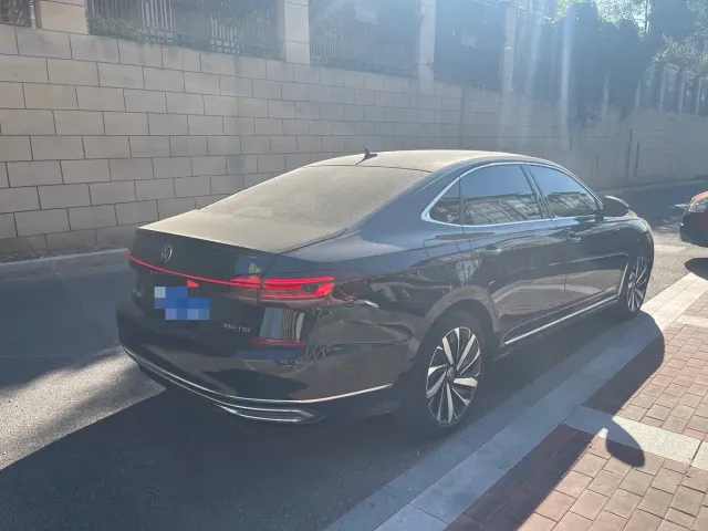 Volkswagen Passat — Фото автомобиля 4