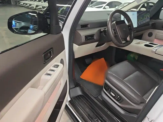 Li Auto MEGA — Фото автомобиля 15