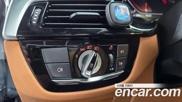BMW 5 Series G30 — Фото автомобиля 20