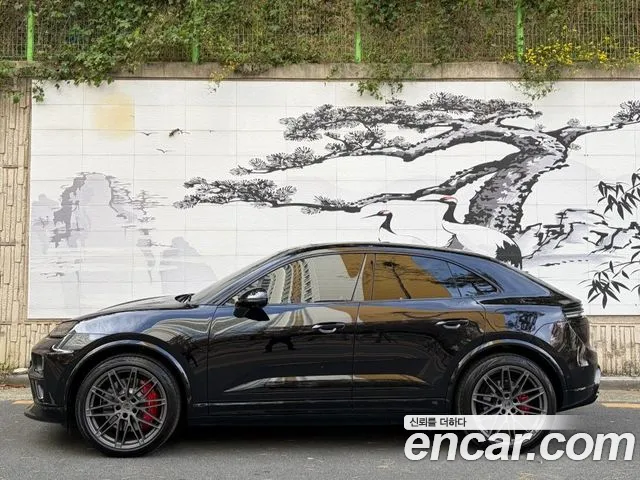 Porsche Macan Electric — Фото автомобиля 11