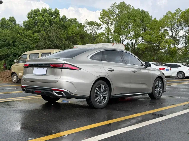 Geely Emgrand — Фото автомобиля 5