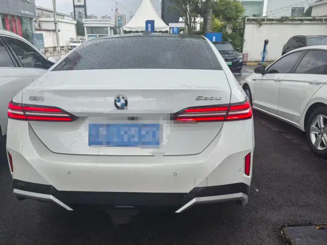 BMW BMW 5 Series 2025 530Li Premium M Sport Package — Фото автомобиля 2