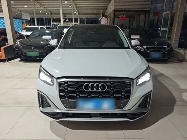 Audi Q2L — Фото автомобиля 2