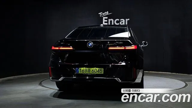 BMW 7-Series 7 серия (G70) 740i xDrive M Sport — Фото автомобиля 4