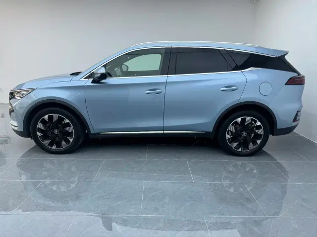 BYD Tang — Фото автомобиля 9