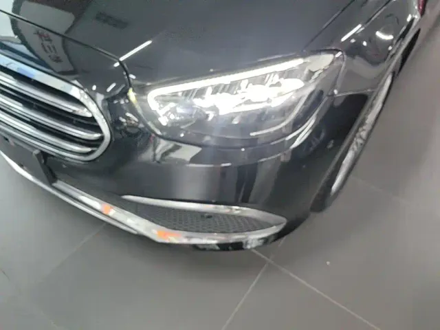 Mercedes-Benz E-Class — Фото автомобиля 23