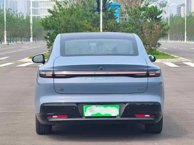 Leapmotor B01 — Фото автомобиля 5