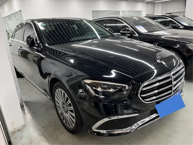 Mercedes-Benz E-Class — Фото автомобиля 3