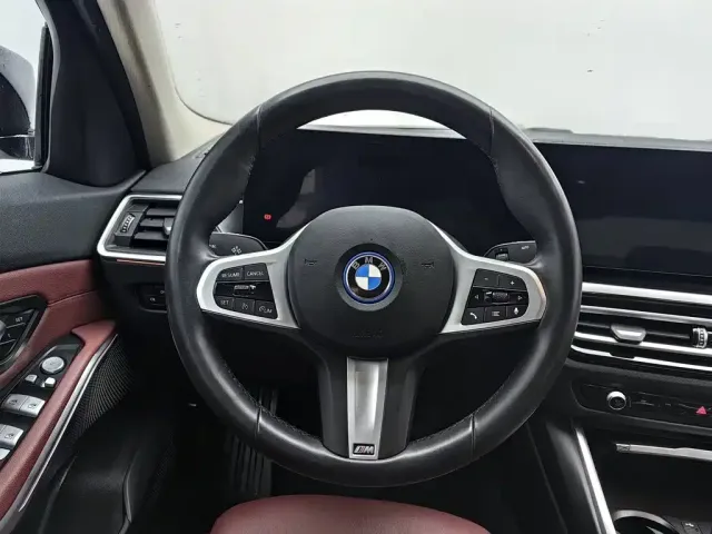 BMW BMW i3 2024 eDrive 40 L Shadow Night Package — Фото автомобиля 11