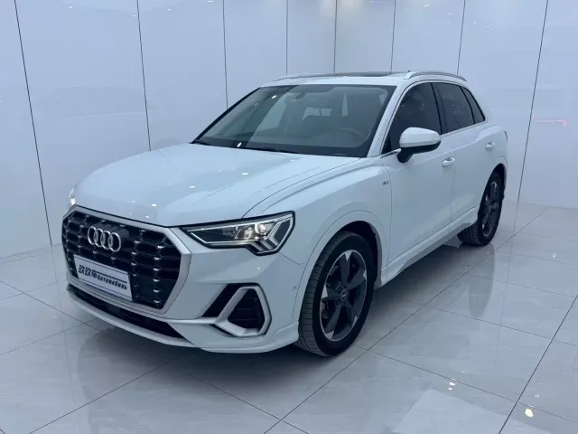 Фотография автомобиля — Audi Q3
