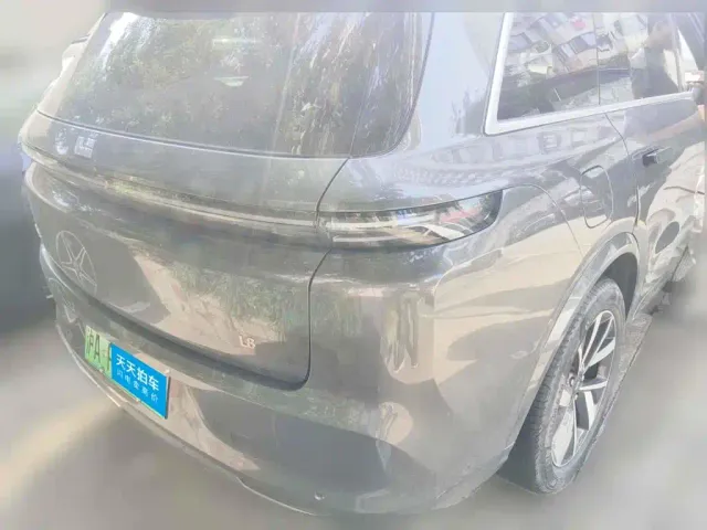 Li Auto L8 — Фото автомобиля 2
