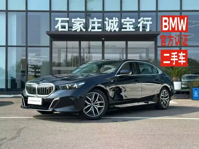 Фотография автомобиля — BMW i5