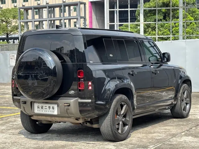 Land Rover Defender — Фото автомобиля 9