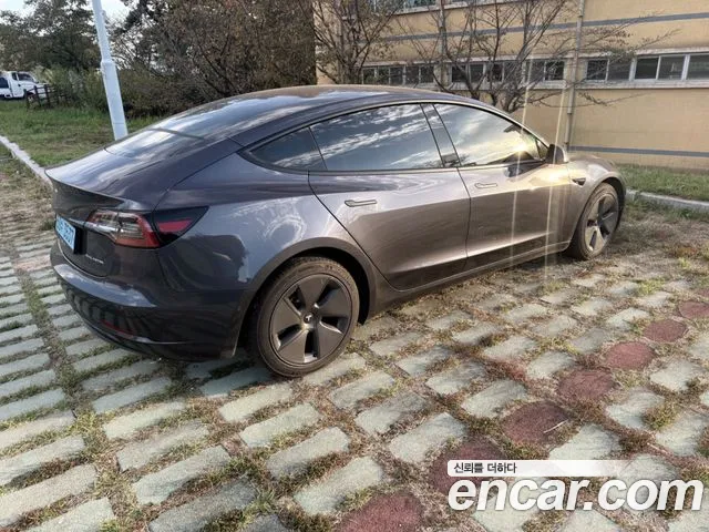 Tesla Model 3 — Фото автомобиля 4