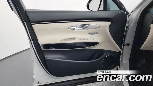 Genesis GV70 2.5T Бензин AWD — Фото автомобиля 24