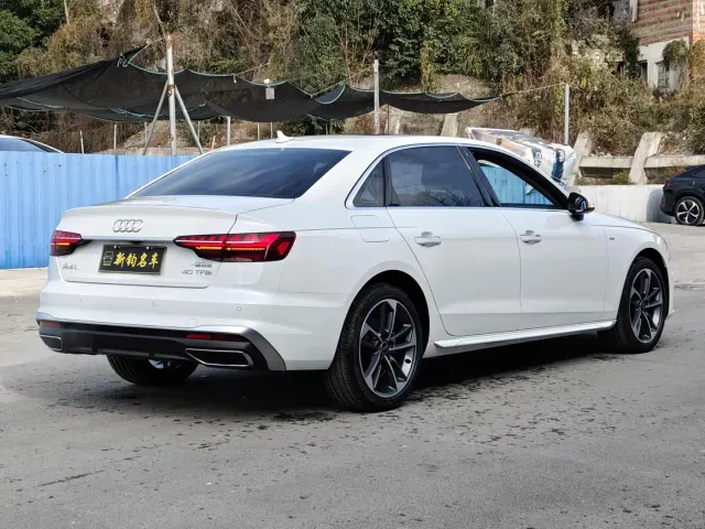 Audi A4L — Фото автомобиля 11