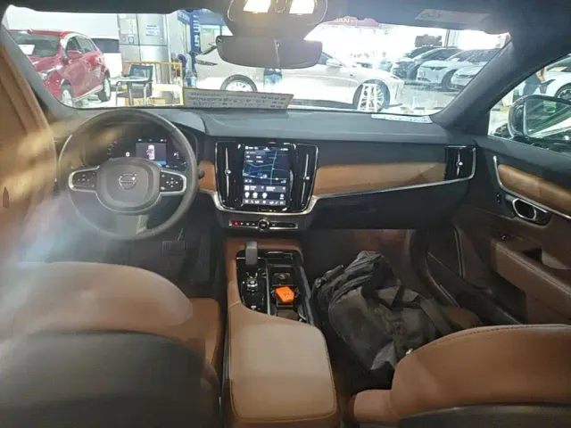 Volvo S90 — Фото автомобиля 9