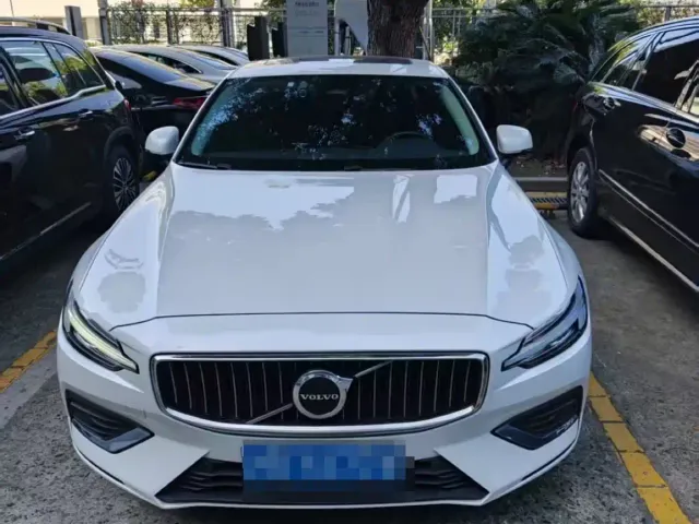 Volvo S60 — Фото автомобиля 2