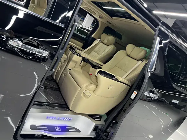 Toyota Vellfire — Фото автомобиля 10
