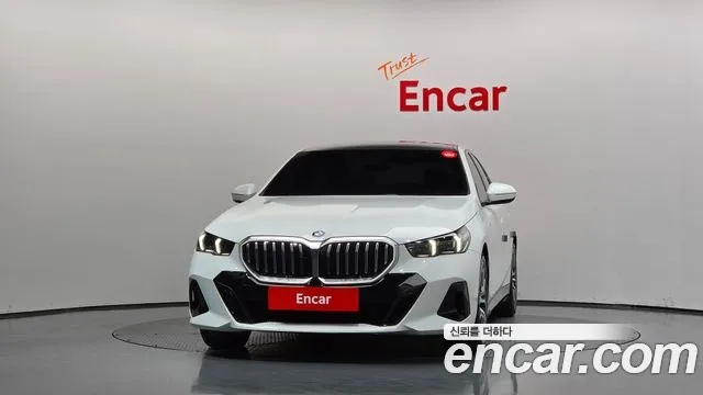 BMW 5 Series G60 — Фото автомобиля 3