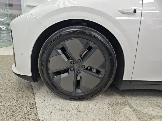 Li Auto i6 — Фото автомобиля 22